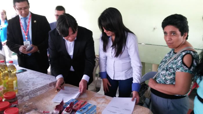 VISITA A LA COMUNIDAD DE MARCELINO MARIDUEÑA Y FIRME DE CONVENIOS