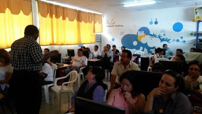 CAPACITACIÓN A DOCENTES DE VARIOS CENTROS EDUCATIVOS DE LA CIUDAD