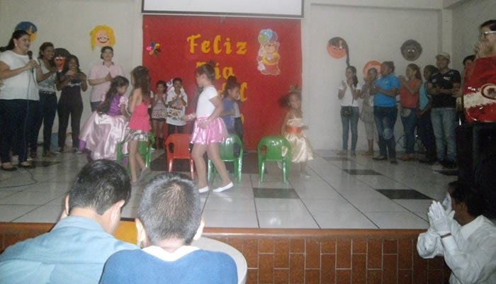 NIÑOS DE LA IGLESIA GEPSEMANI FUERON AGASAJADOS EN SU DÍA