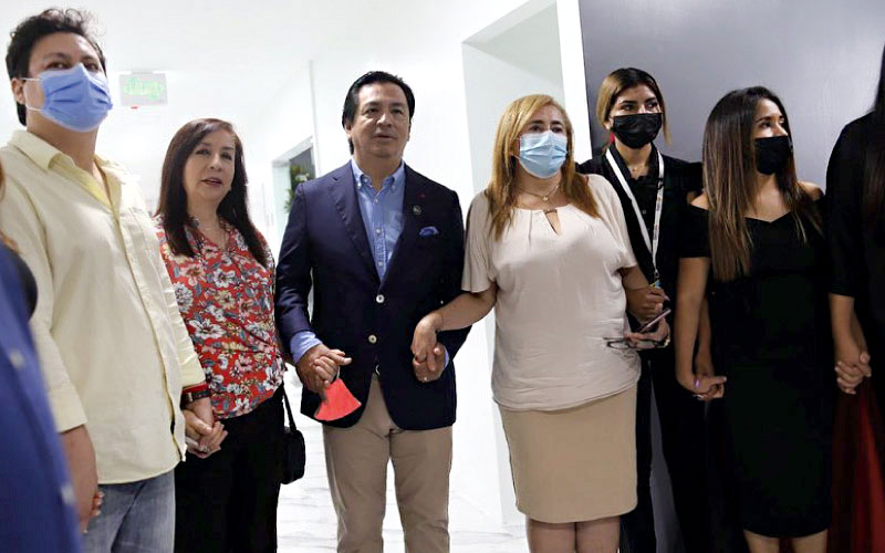 Autoridades presentes en ceremonia de inauguración