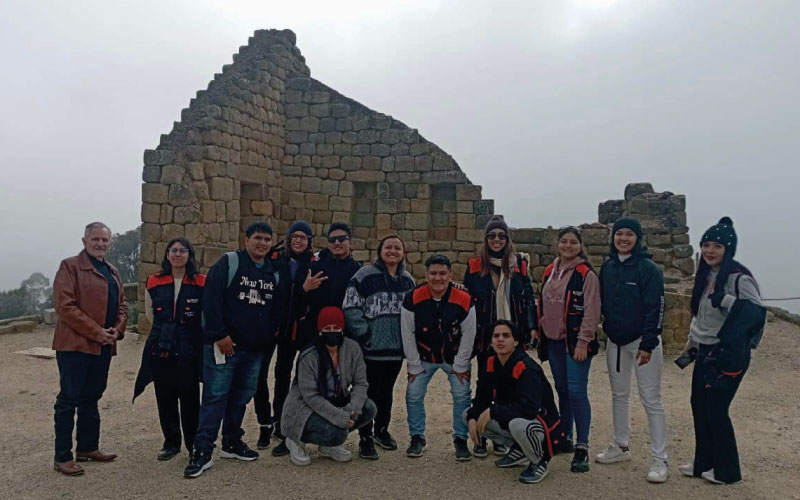 Estudiantes de la carrera Guía Nacional de Turismo visitaron la ciudad de Cuenca Como parte de la formación académica