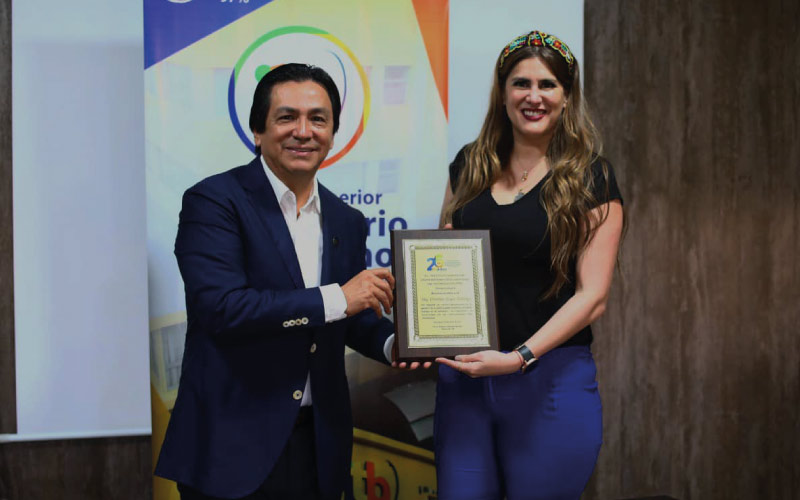 Ph.D. Roberto Tolozano Benites recibe reconocimiento Por la importante formación de profesionales de excelencia académica con compromiso social