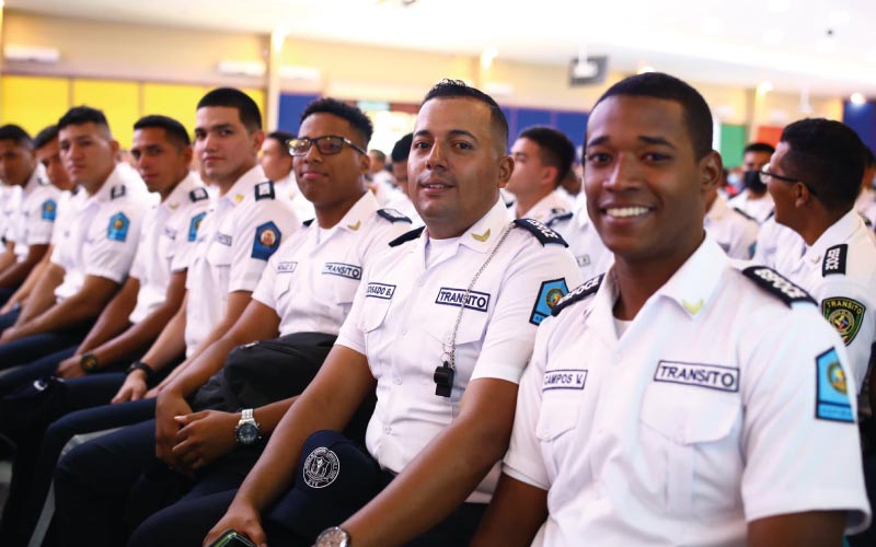 ¡Aplaudimos su esfuerzo! Estudiantes de la carrera Técnico Superior en Planificación y Gestión del Tránsito formaron parte de la ceremonia de gradua