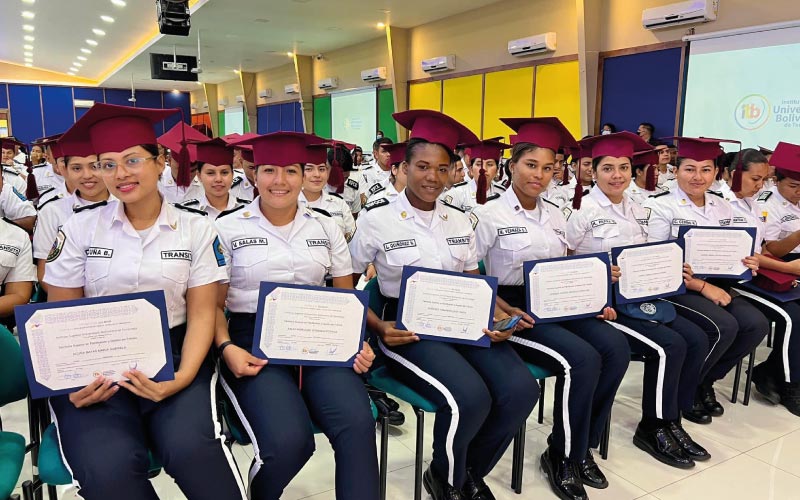 ¡Aplaudimos su esfuerzo! Estudiantes de la carrera Técnico Superior en Planificación y Gestión del Tránsito formaron parte de la ceremonia de gradua