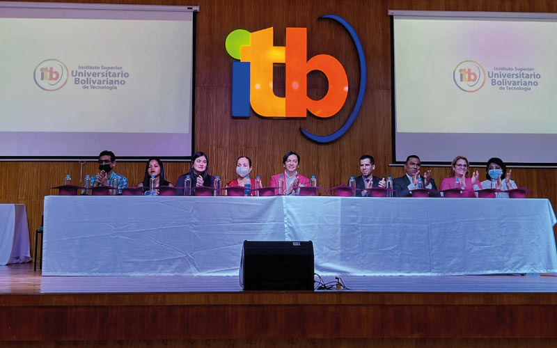 ¡Aplaudimos su esfuerzo! Estudiantes de la carrera Técnico Superior en Planificación y Gestión del Tránsito formaron parte de la ceremonia de gradua