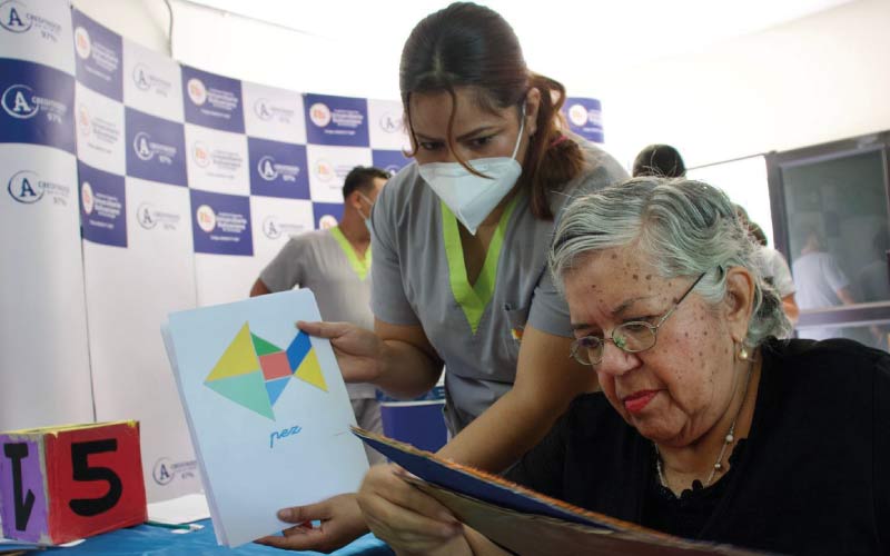Estudiantes realizan actividades en conmemoración al Día Mundial del Alzheimer
