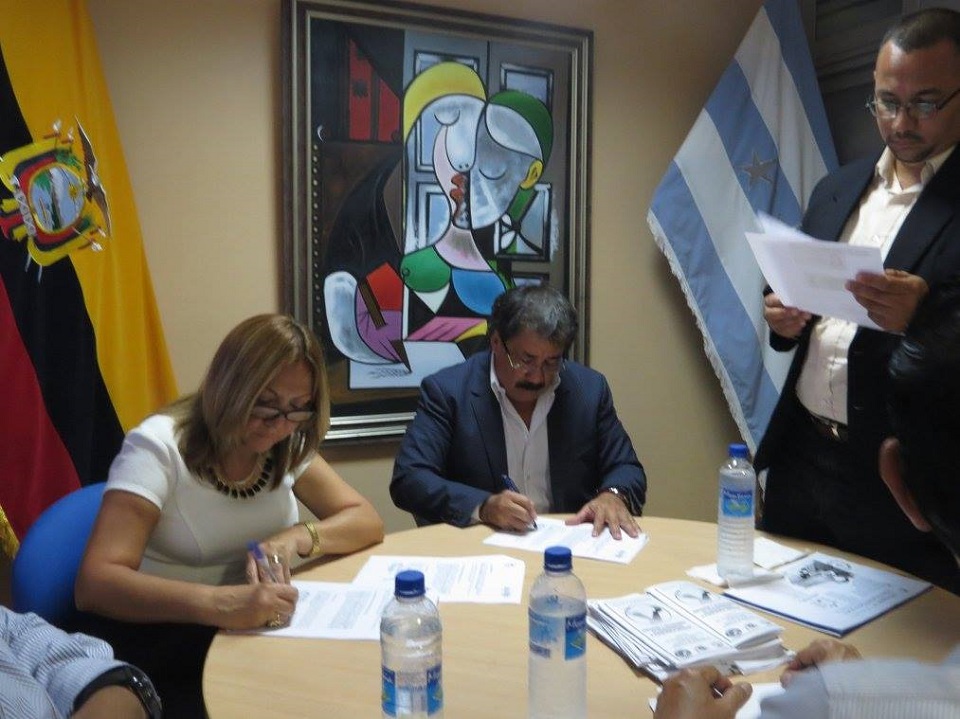 FIRMA DE CARTA DE COMPROMISO ENTRE EL ITB Y LA FACULTAD DE CIENCIAS PSICOLÓGICAS DE LA UNIVERSIDAD DE GUAYAQUIL