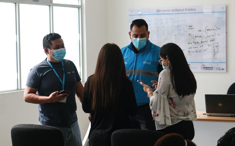 Delegados de ITB participan en charla del Ministerio de Salud Público