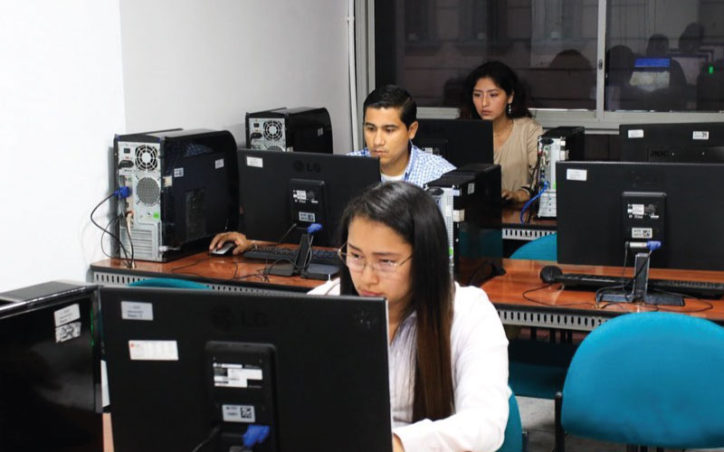 Estudiantes de ITB rindieron exámenes complexivos Como parte de su formación académica