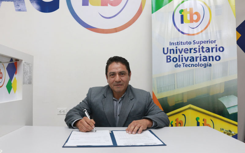 Estudiantes rindieron exámenes complexivos