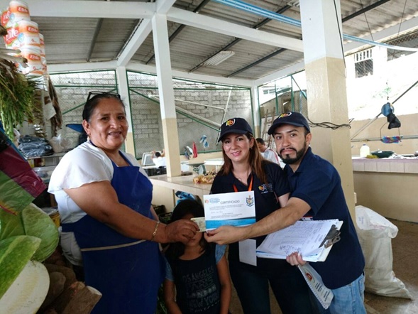 Estudiantes del ITB realizan capacitaciones en la Provincia de Santa Elena.