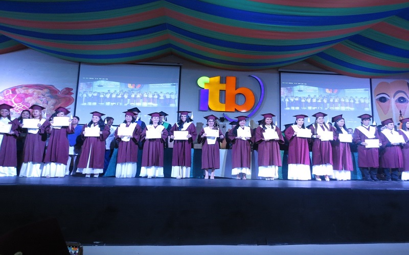 EL ITB INCORPORÓ A 800 NUEVOS PROFESIONALES