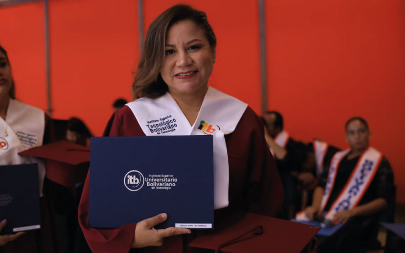 Segunda jornada de ceremonia de graduación