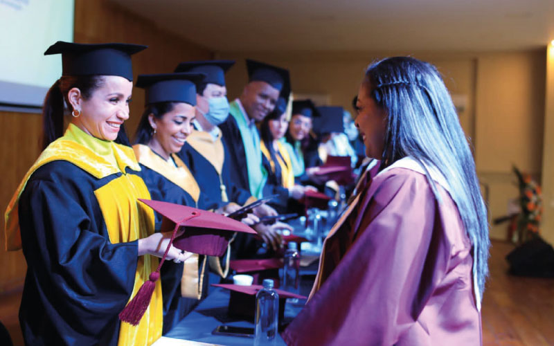 Segunda jornada de ceremonia de graduación