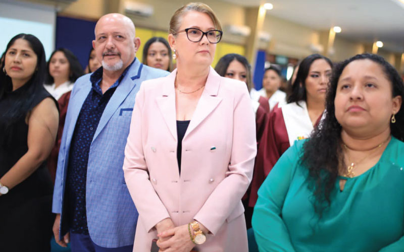 Segunda jornada de ceremonia de graduación