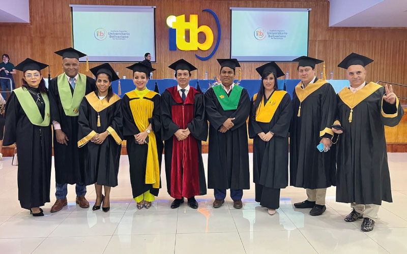 Segunda jornada de ceremonia de graduación