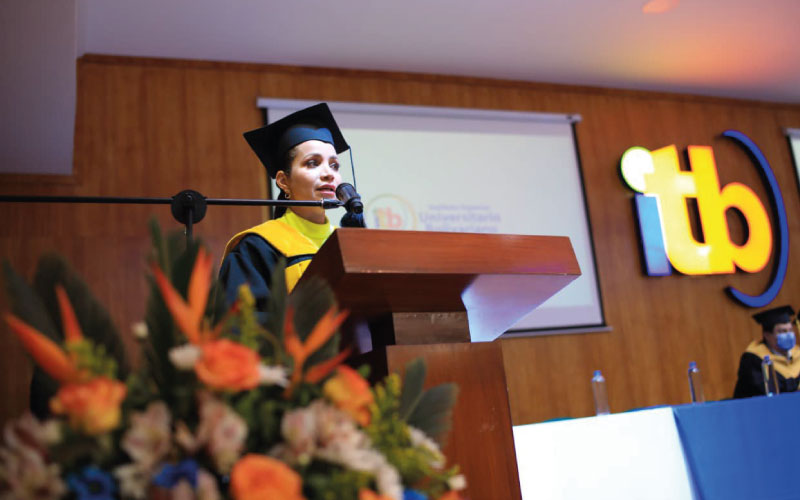 Segunda jornada de ceremonia de graduación