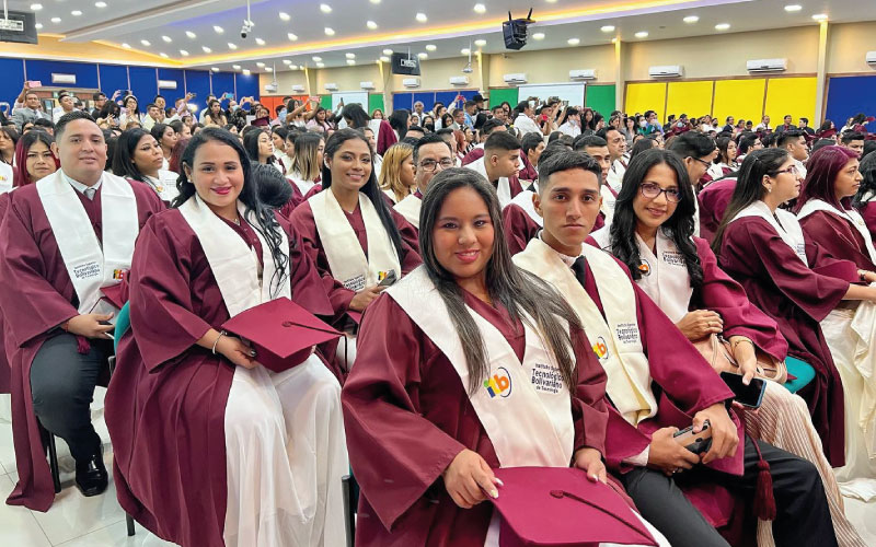Tercera jornada de la ceremonia de graduación Momentos de felicidad y entusiasmo fue lo que se vivió durante la última jornada de graduación