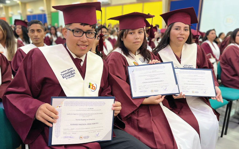 Tercera jornada de la ceremonia de graduación Momentos de felicidad y entusiasmo fue lo que se vivió durante la última jornada de graduación