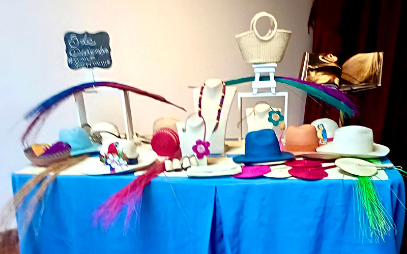 Autoridades de la carrera Guía Nacional de Turismo participaron en importante exposición por la X Celebración de la Elaboración del Sombrero de Paja T