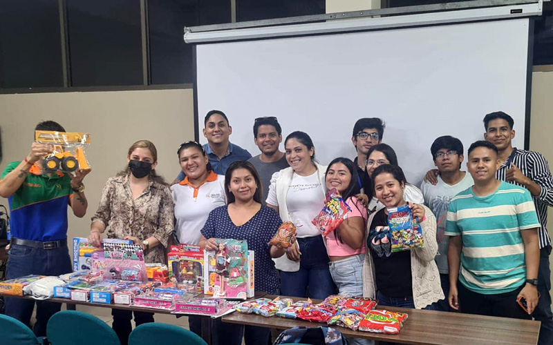 Estudiantes de ITB ayudan a regalar sonrisas a miles de niños y niñas