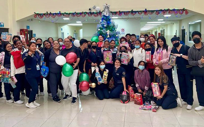 Estudiantes de ITB ayudan a regalar sonrisas a miles de niños y niñas