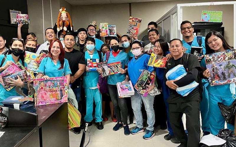 Estudiantes de ITB ayudan a regalar sonrisas a miles de niños y niñas