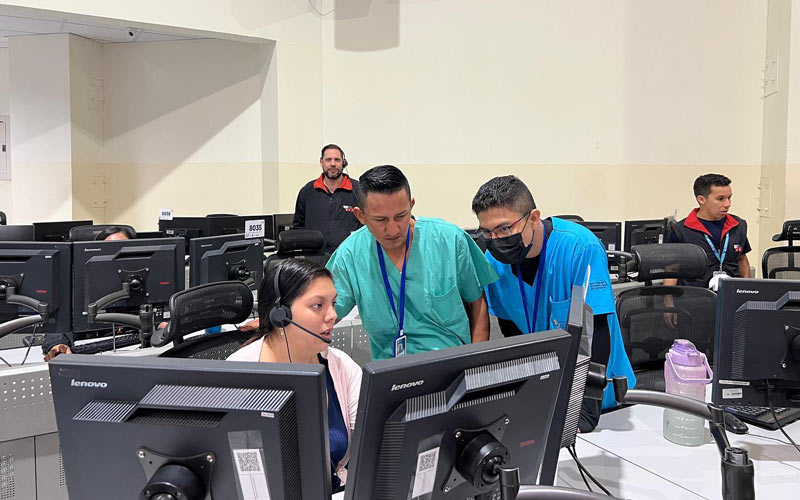 Estudiantes de la carrera Tecnología Superior en Emergencias Médicas reciben capacitación en el ECU 911