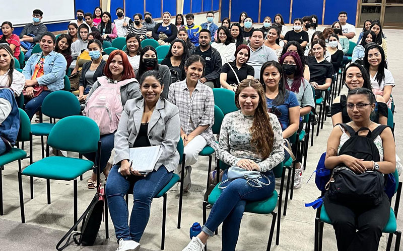 Felicitamos a los nuevos integrantes de la familia bolivariana, quienes se convertirán en profesionales de excelencia en las carreras de Optometría,