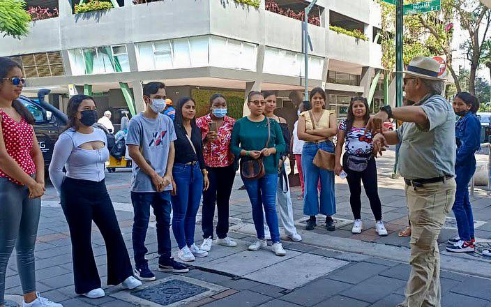 Estudiantes del segundo nivel de la carrera Tecnología Superior en Guía Nacional de Turismo visitaron el Museo del Cacao en Guayaquil