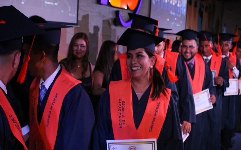 Incorporación de la IV Promoción de Conductores Profesionales Licencia Tipo "C" y II Promoción de Conductores Profesionales Licencia Tipo "D"