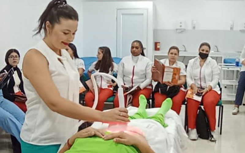 Estudiantes del grupo Tpd05 de la carrera de Tricología y Cosmiatría tuvieron la oportunidad de ser partícipes de la Jornada Científica de Tecnologías