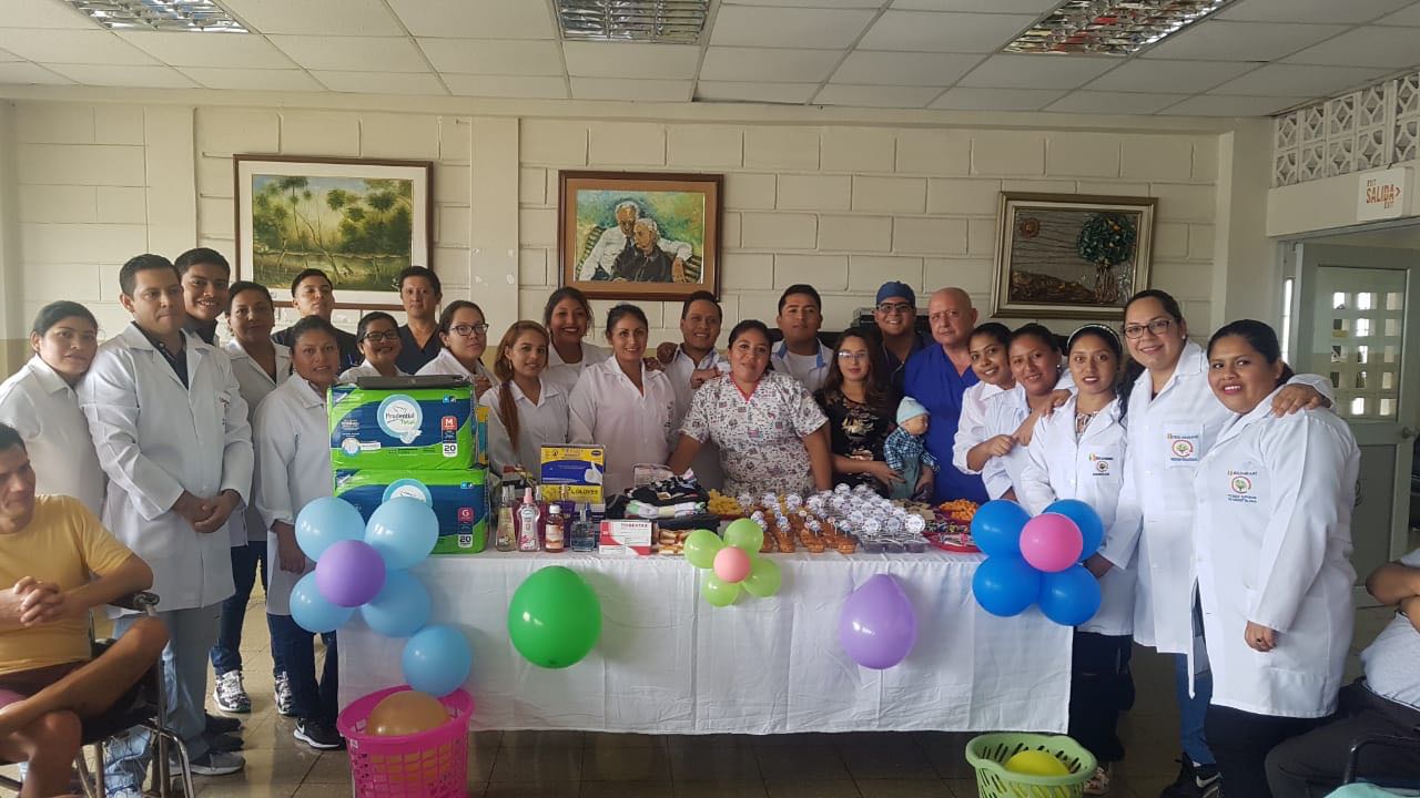 DONACIÓN DE ESTUDIANTES DE GERONTOLOGÍA A LA FUNDACIÓN AEI y CASA DEL HOMBRE DOLIENTE