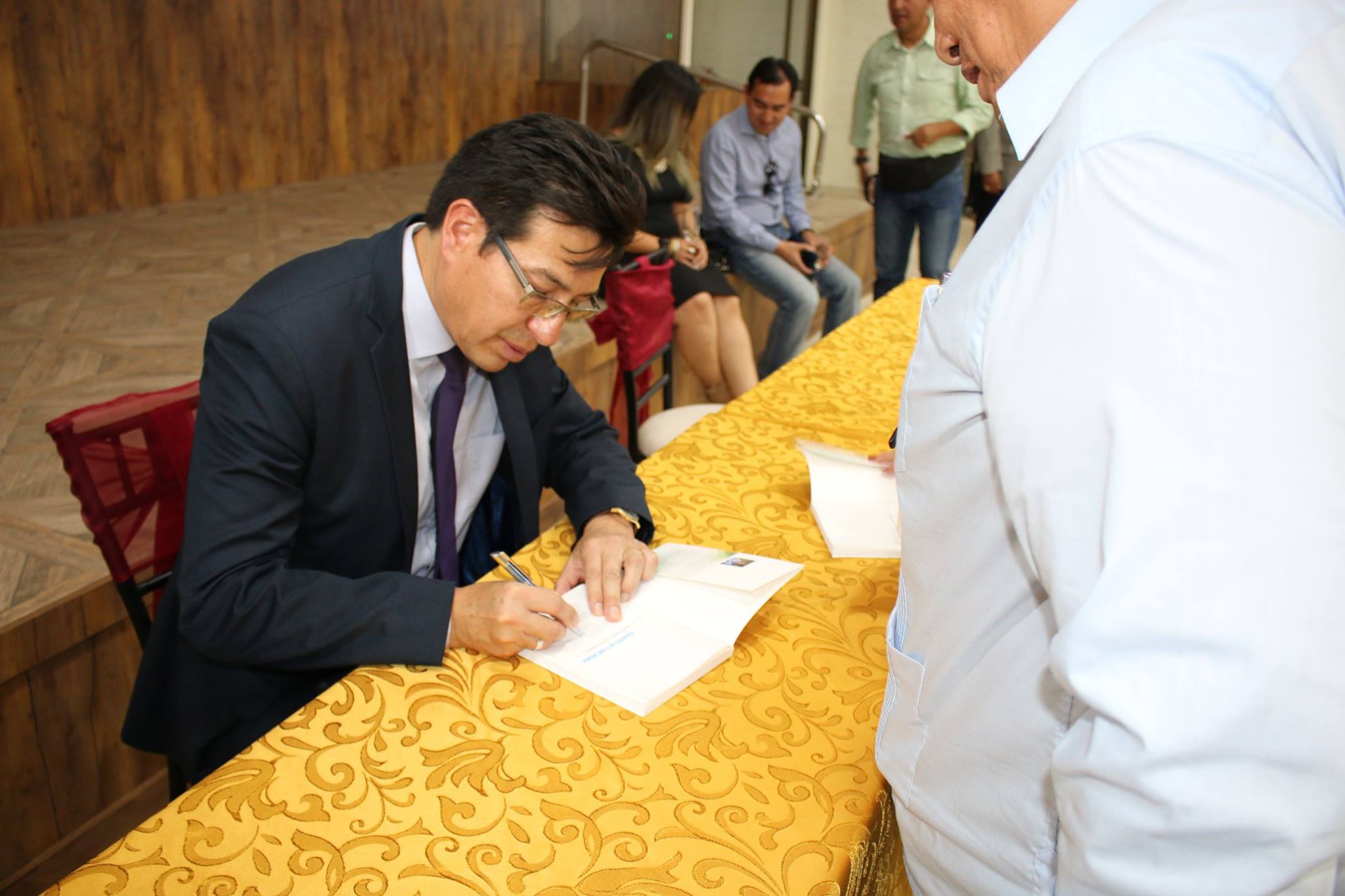 Lanzamiento del libro del DR. Fander Falconi