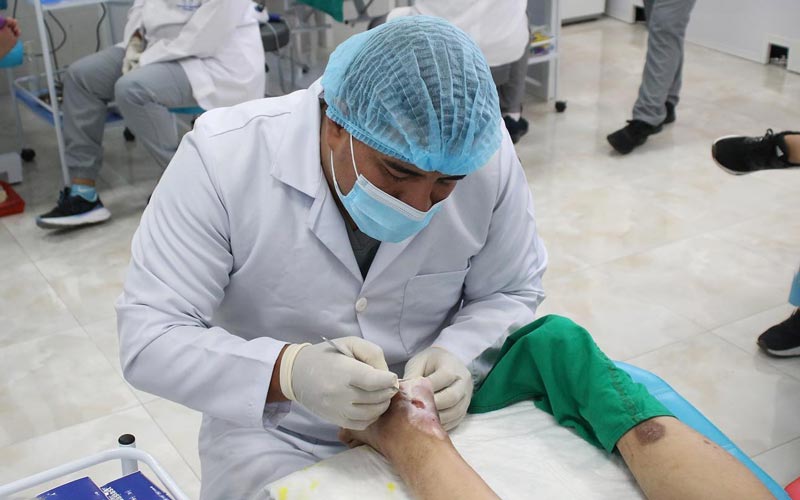 Estudiantes de podología atienden a pacientes durante la teleclínica