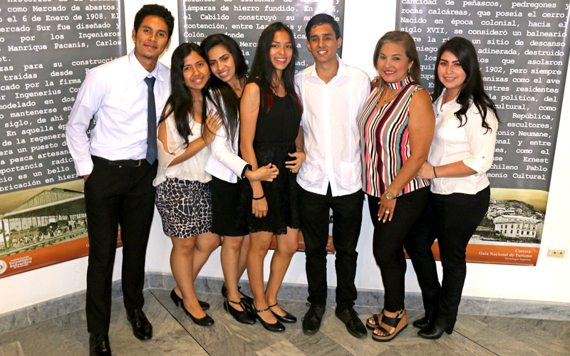 Estudiantes de ITB realizan exposición en Museo Nahím Isaías.