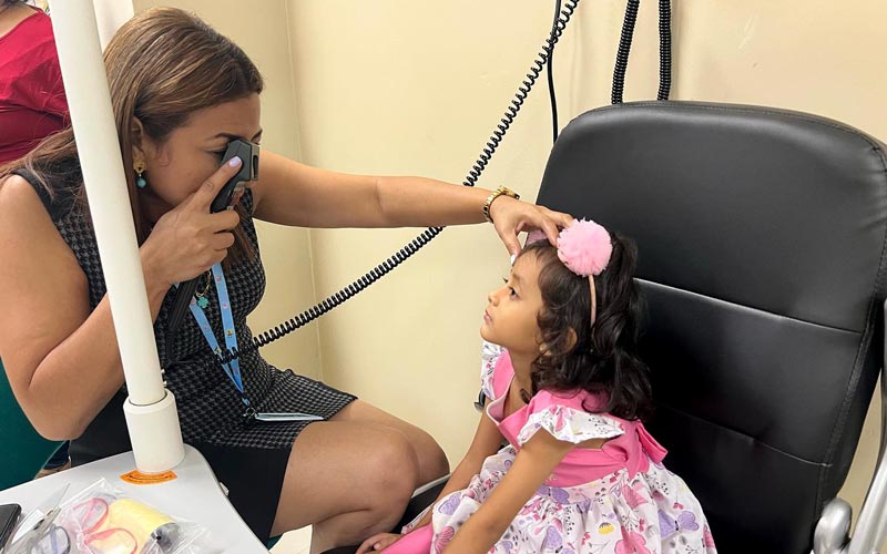 Estudiantes organizan campaña visual pediátrica