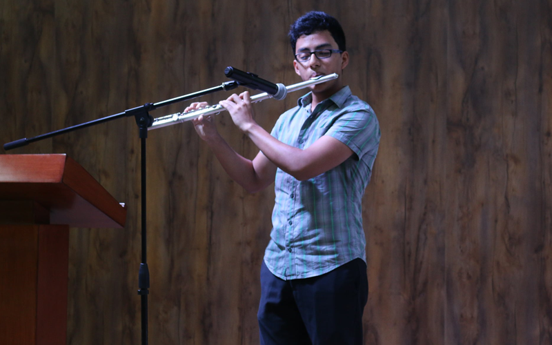 En el auditorio TERESA BENITES del campus atarazana se realizó el evento: "La meta es vivir"