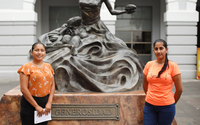 Estudiantes de Turismo recorren la Plaza de la Administración