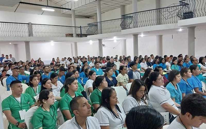 Estudiantes y docentes de Enfermería participan en Congreso Nacional