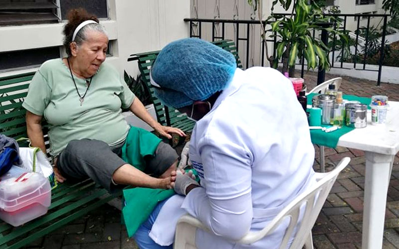 Nuestros futuros Podólogos del grupo PPE13, realizan sus prácticas en el Asilo Dr. Carlos Luis Plaza Dañin 