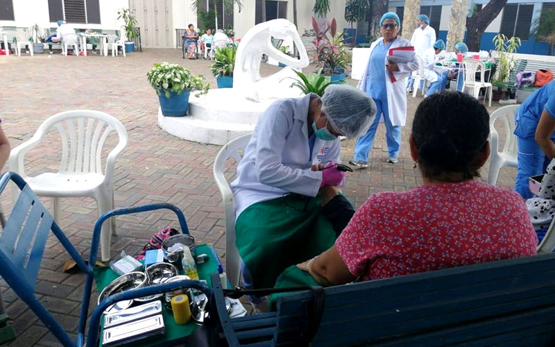 Nuestros futuros Podólogos del grupo PPE13, realizan sus prácticas en el Asilo Dr. Carlos Luis Plaza Dañin 