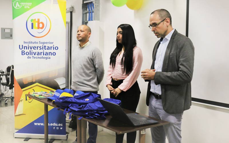 DUSD03 de la Carrera Tecnología Superior Universitaria en Desarrollo de Software vivió una emocionante competencia de programación