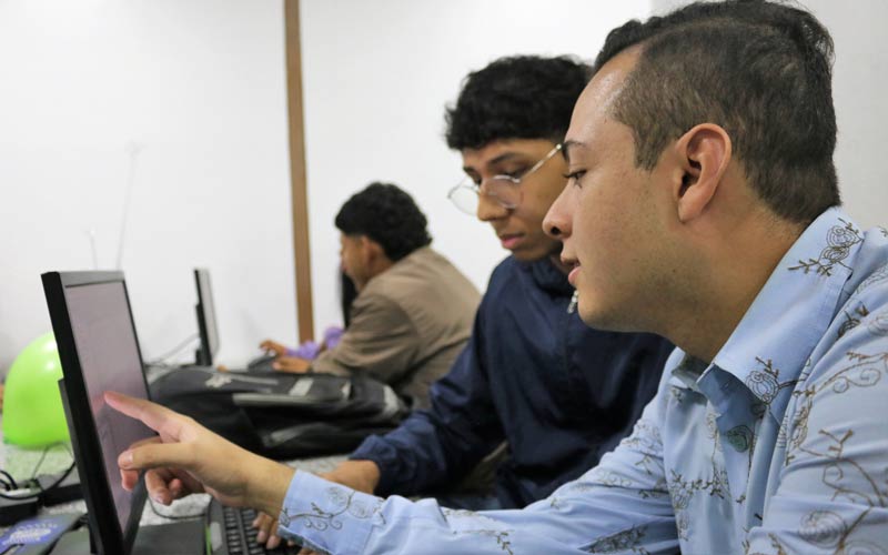 DUSD03 de la Carrera Tecnología Superior Universitaria en Desarrollo de Software vivió una emocionante competencia de programación