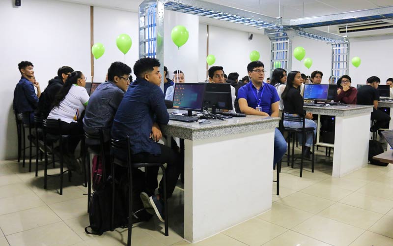 DUSD03 de la Carrera Tecnología Superior Universitaria en Desarrollo de Software vivió una emocionante competencia de programación