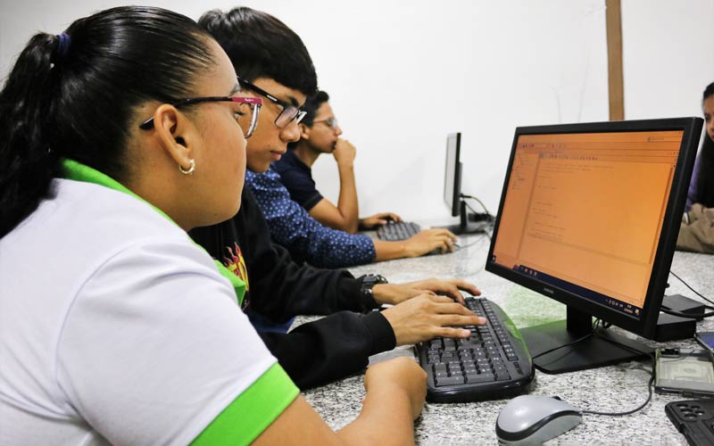 DUSD03 de la Carrera Tecnología Superior Universitaria en Desarrollo de Software vivió una emocionante competencia de programación