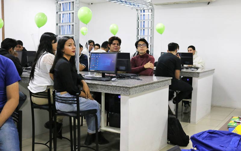 DUSD03 de la Carrera Tecnología Superior Universitaria en Desarrollo de Software vivió una emocionante competencia de programación