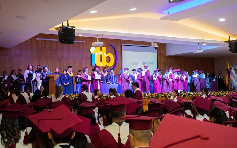 Recordamos los mejores momentos de nuestra segunda jornada de graduación en el Auditorio Master