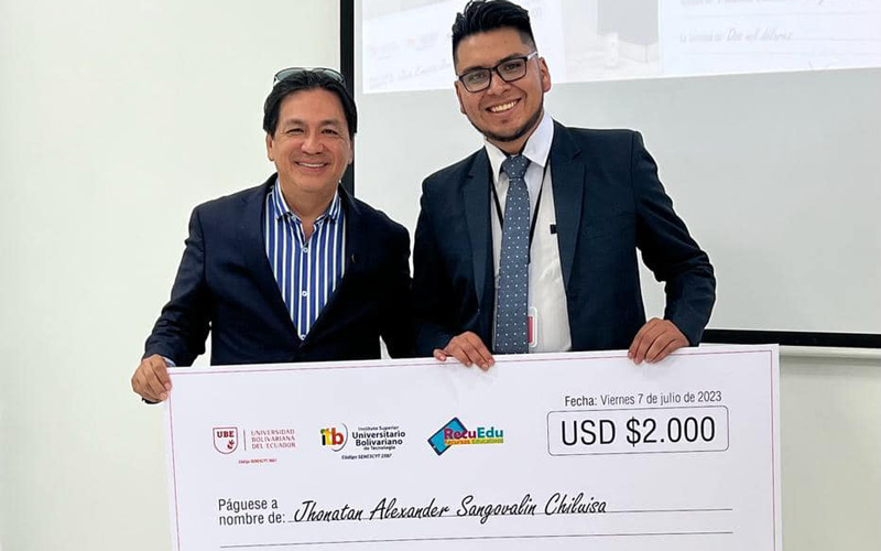 ¡Ganadores del Primer Concurso de Videos Educativos reciben sus premios!
