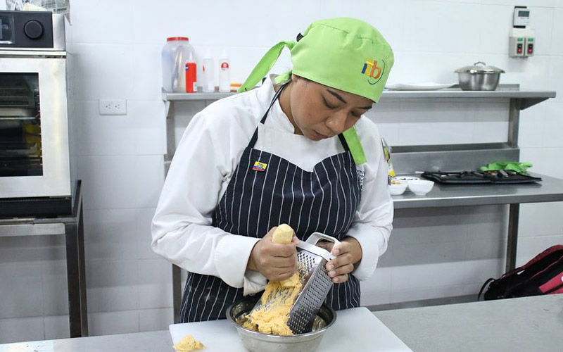 Estudiantes y docentes de ITB se preparan para la feria culinaria más importante del país